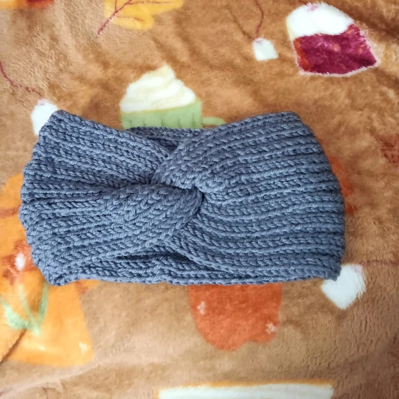 Gray Knitted Headband - Picture 2 of 4